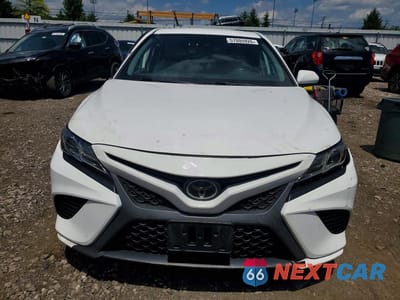 Piąte zdjęcie samochodu w środku: 2020 TOYOTA CAMRY SE VIN:4T1G11AK0LU342364 - miniatura