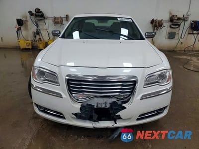 Piąte zdjęcie samochodu w środku: 2013 CHRYSLER 300 VIN:2C3CCARGXDH533411 - miniatura