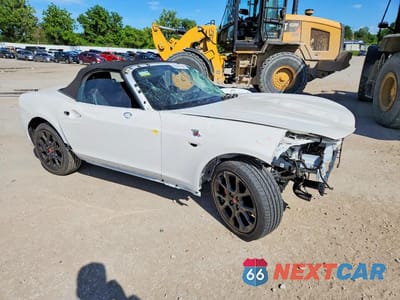 Czwarte zdjęcie samochodu z boku: 2019 FIAT 124 SPIDER CLASSICA VIN:JC1NFAEK9K0142898 - miniatura