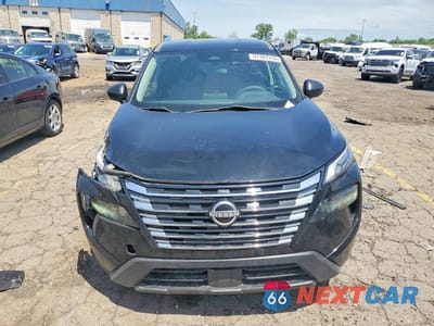 Piąte zdjęcie samochodu w środku: 2024 NISSAN ROGUE S VIN:5N1BT3AA2RC710615 - miniatura