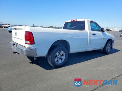 Trzecie zdjęcie samochodu z tyłu: 2018 RAM 1500 ST VIN:3C6JR6DG7JG137641 - miniatura
