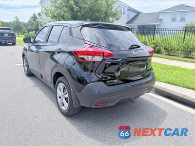 Trzecie zdjęcie samochodu z tyłu: 2020 NISSAN KICKS S VIN:3N1CP5BV5LL531557 - miniatura