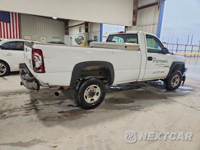 Trzecie zdjęcie samochodu z tyłu: 2004 CHEVROLET SILVERADO C2500 HEAVY DUTY VIN:1GCHC24U04E282989 - miniatura