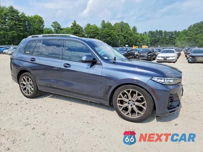 Czwarte zdjęcie samochodu z boku: 2021 BMW X7 XDRIVE40I VIN:5UXCW2C0XM9E68517 - miniatura