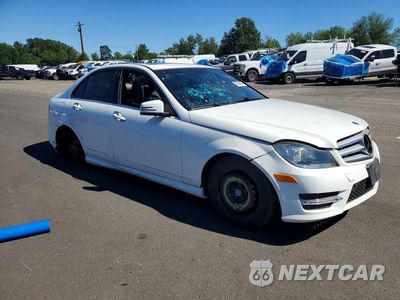 Czwarte zdjęcie samochodu z boku: 2013 MERCEDES-BENZ C 250 VIN:WDDGF4HB8DA800707 - miniatura