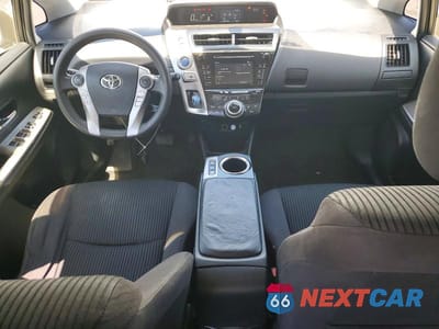 Zdjęcie 8 z 13 samochodu: 2015 TOYOTA PRIUS V THREE VIN:JTDZN3EUXFJ020801 - miniatura