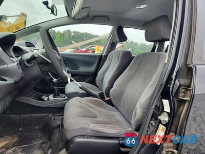 Zdjęcie 7 z 12 samochodu: 2010 HONDA FIT VIN:JHMGE8G20AC034363 - miniatura