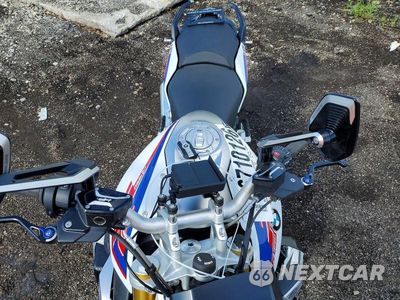Piąte zdjęcie samochodu w środku: 2020 BMW R 1250 R VIN:WB10J7300LZG69788 - miniatura
