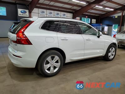 Trzecie zdjęcie samochodu z tyłu: 2022 VOLVO XC60 B5 MOMENTUM VIN:YV4L12RK3N1091502 - miniatura