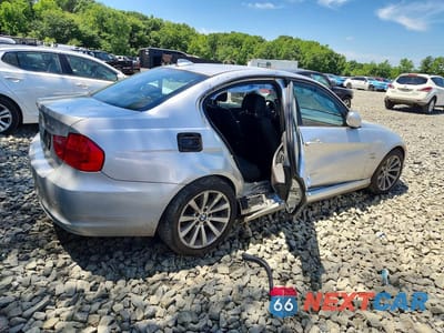 Trzecie zdjęcie samochodu z tyłu: 2011 BMW 328 XI SULEV VIN:WBAPK5G50BNN26865 - miniatura
