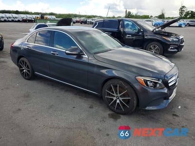 Czwarte zdjęcie samochodu z boku: 2015 MERCEDES-BENZ C 300 VIN:55SWF4JB5FU053477 - miniatura