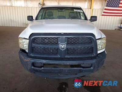 Piąte zdjęcie samochodu w środku: 2018 RAM 2500 ST VIN:3C6LR4AT2JG300548 - miniatura