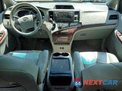 Zdjęcie 8 z 13 samochodu: 2012 TOYOTA SIENNA XLE 8-PASSENGER VIN:5TDYK3DCXCS266579 - miniatura