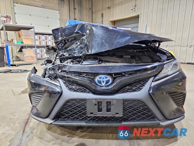 Piąte zdjęcie samochodu w środku: 2018 TOYOTA CAMRY HYBRID SE VIN:4T1B21HK2JU002479 - miniatura