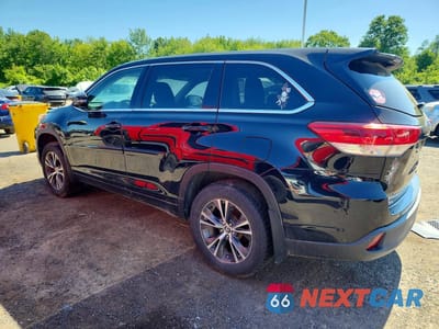 Drugie zdjęcie samochodu z przodu: 2018 TOYOTA HIGHLANDER LE VIN:5TDBZRFH7JS898904 - miniatura