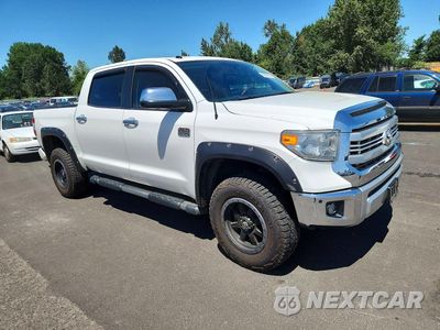 Czwarte zdjęcie samochodu z boku: 2014 TOYOTA TUNDRA CREWMAX PLATINUM VIN:5TFAY5F19EX373501 - miniatura