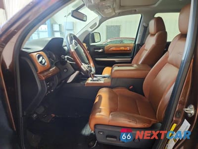 Zdjęcie 7 z 12 samochodu: 2017 TOYOTA TUNDRA 1794 EDITION VIN:5TFGW5F18HX227594 - miniatura