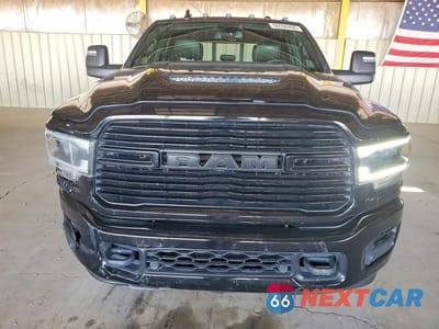 Piąte zdjęcie samochodu w środku: 2024 RAM 2500 LARAMIE VIN:3C6UR5FL9RG226818 - miniatura
