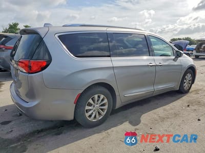 Trzecie zdjęcie samochodu z tyłu: 2018 CHRYSLER PACIFICA VIN:2C4RC1BG7JR110646 - miniatura