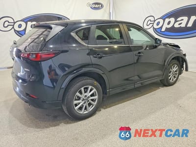 Trzecie zdjęcie samochodu z tyłu: 2025 MAZDA CX-5 PREFERRED VIN:JM3KFBCL7S0564604 - miniatura