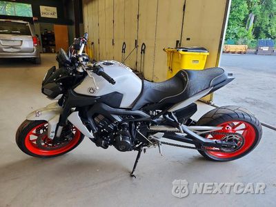 Trzecie zdjęcie samochodu z tyłu: 2019 YAMAHA MT09 VIN:JYARN53E6KA006388 - miniatura