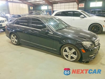 Czwarte zdjęcie samochodu z boku: 2011 MERCEDES-BENZ C 300 4MATIC VIN:WDDGF8BB1BR183603 - miniatura