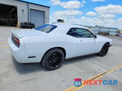 Trzecie zdjęcie samochodu z tyłu: 2010 DODGE CHALLENGER SE VIN:2B3CJ4DVXAH323333 - miniatura