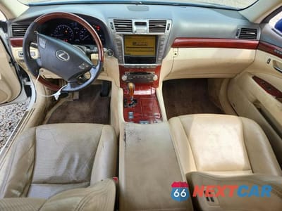 Zdjęcie 8 z 12 samochodu: 2010 LEXUS LS 460 VIN:JTHBL5EF9A5096093 - miniatura