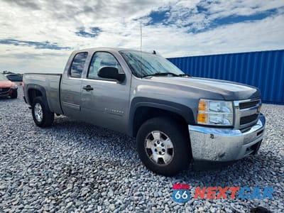 Czwarte zdjęcie samochodu z boku: 2013 CHEVROLET SILVERADO K1500 LT VIN:1GCRKSE75DZ237944 - miniatura