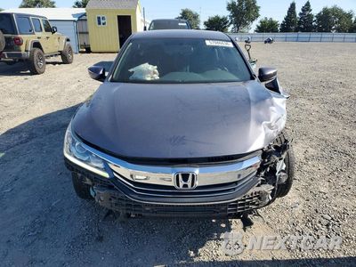 Piąte zdjęcie samochodu w środku: 2017 HONDA ACCORD SPORT VIN:1HGCR2F57HA093690 - miniatura