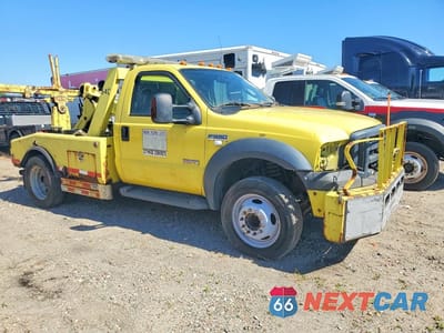 Czwarte zdjęcie samochodu z boku: 2006 FORD F550 SUPER DUTY VIN:1FDAF56PX6EB80017 - miniatura