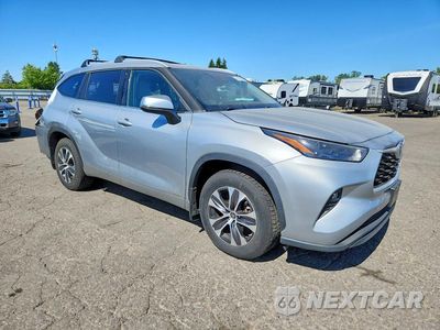 Czwarte zdjęcie samochodu z boku: 2022 TOYOTA HIGHLANDER HYBRID XLE VIN:5TDGBRCH9NS550817 - miniatura