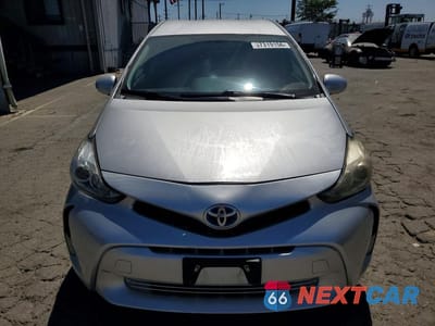 Piąte zdjęcie samochodu w środku: 2015 TOYOTA PRIUS V THREE VIN:JTDZN3EUXFJ020801 - miniatura