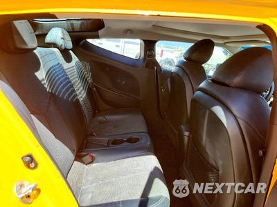 Zdjęcie 10 z 12 samochodu: 2012 HYUNDAI VELOSTER BASE VIN:KMHTC6AD2CU054952 - miniatura