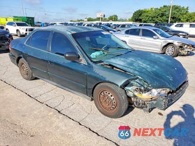 Czwarte zdjęcie samochodu z boku: 2001 HONDA ACCORD VALUE VIN:1HGCF86681A032214 - miniatura