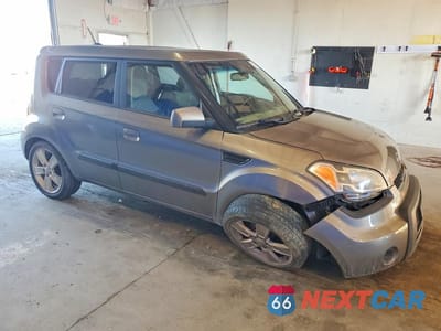 Czwarte zdjęcie samochodu z boku: 2010 KIA SOUL + VIN:KNDJT2A22A7178735 - miniatura