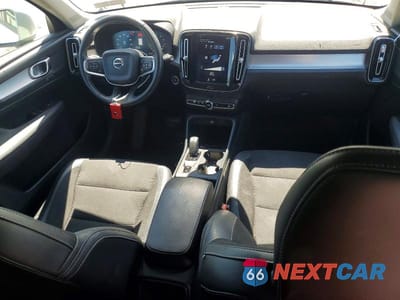 Zdjęcie 8 z 13 samochodu: 2020 VOLVO XC40 T4 MOMENTUM VIN:YV4AC2HK2L2226284 - miniatura