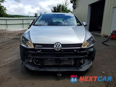 Piąte zdjęcie samochodu w środku: 2017 VOLKSWAGEN GOLF ALLTRACK S VIN:3VWH17AU6HM507498 - miniatura