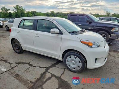 Czwarte zdjęcie samochodu z boku: 2013 SCION XD BASE VIN:JTKKUPB49D1037840 - miniatura