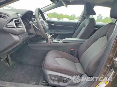Zdjęcie 7 z 12 samochodu: 2018 TOYOTA CAMRY LE VIN:4T1B11HK0JU091911 - miniatura