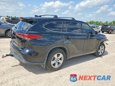 Trzecie zdjęcie samochodu z tyłu: 2022 TOYOTA HIGHLANDER LE VIN:5TDBZRBH1NS587805 - miniatura