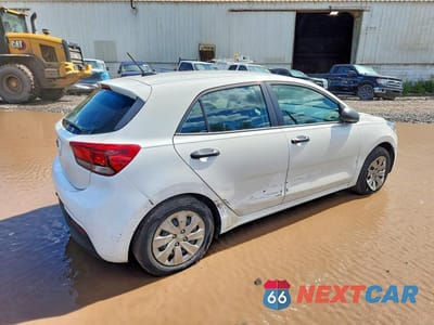 Trzecie zdjęcie samochodu z tyłu: 2018 KIA RIO 5-DOOR LX VIN:3KPA25ABXJE120411 - miniatura