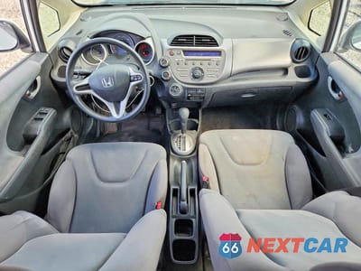 Zdjęcie 8 z 12 samochodu: 2013 HONDA FIT VIN:JHMGE8H32DC037017 - miniatura
