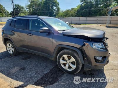 Czwarte zdjęcie samochodu z boku: 2019 JEEP COMPASS LATITUDE VIN:3C4NJDBB3KT595117 - miniatura