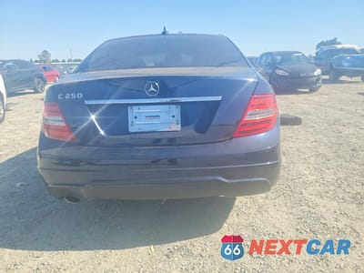 Zdjęcie 6 z 12 samochodu: 2012 MERCEDES-BENZ C 250 VIN:WDDGF4HB2CA615826 - miniatura