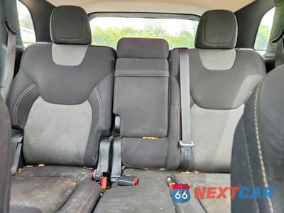 Zdjęcie 10 z 13 samochodu: 2016 JEEP CHEROKEE SPORT VIN:1C4PJLAB7GW303569 - miniatura