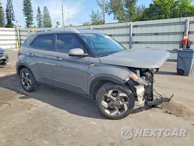 Czwarte zdjęcie samochodu z boku: 2021 HYUNDAI VENUE SEL VIN:KMHRC8A34MU101915 - miniatura