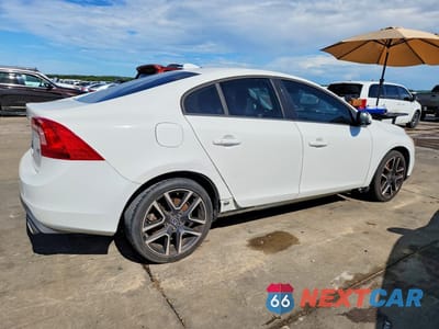 Trzecie zdjęcie samochodu z tyłu: 2017 VOLVO S60 VIN:YV126MFL0H2430556 - miniatura