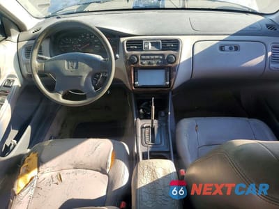 Zdjęcie 8 z 12 samochodu: 1999 HONDA ACCORD LX VIN:1HGCG5640XA061905 - miniatura