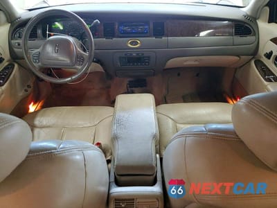 Zdjęcie 8 z 12 samochodu: 1999 LINCOLN TOWN CAR CARTIER VIN:1LNHM83W4XY622002 - miniatura